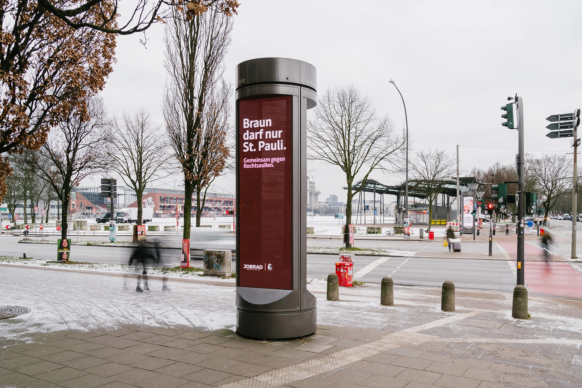 Plakat Säule mit Aktion Braun darf nur St Pauli in Hamburg